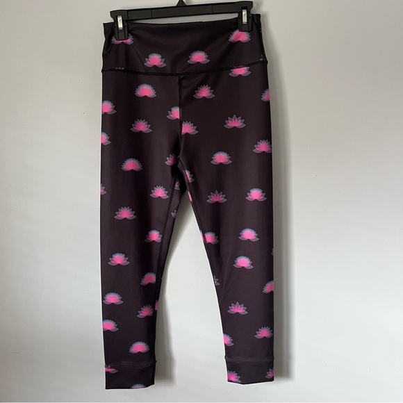 FP Movement By Free People Pink Lotus Flower Cropped Yoga Leggings Size Small - Picture 3 of 16